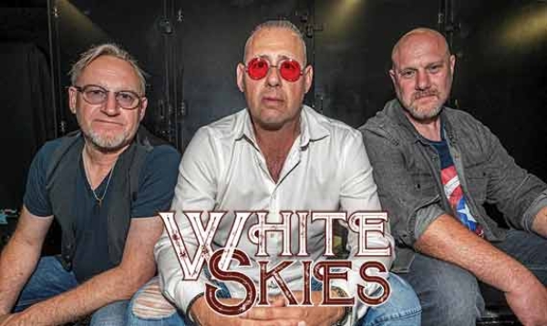 WHITE SKIES (ehemalige Leute von Samson, Double Cross...) teilen ersten Song «What Do You Know About Love?» als Video