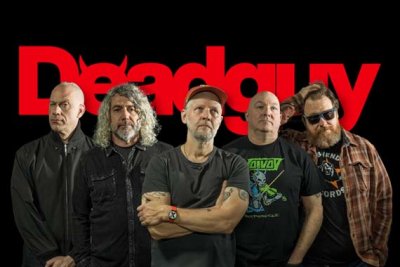 DEADGUY kehren nach 30 Jahren mit neuen Album «Near-Death Travel Services» zurück. Video zum Album-Opener «Kill Fee» ist online!