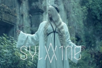 SYLVAINE mit erster Single «Dagsens Augo Sloknar», aus der neuen EP «Eg Er Framand», zurück bei den Wurzeln