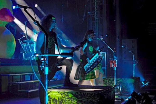 Alestorm - Lutharo - Roses Of Thieves in Zürich