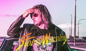 STORMWARNING teilen aus ihrem Debüt-Album, das bald erscheint, ein neues Video zu «Satellite Falling»