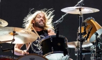 FOO FIGHTERS Schlagzeuger Taylor Hawkins auf Tour in einem Hotel in Bogotá, Kolumbien verstorben